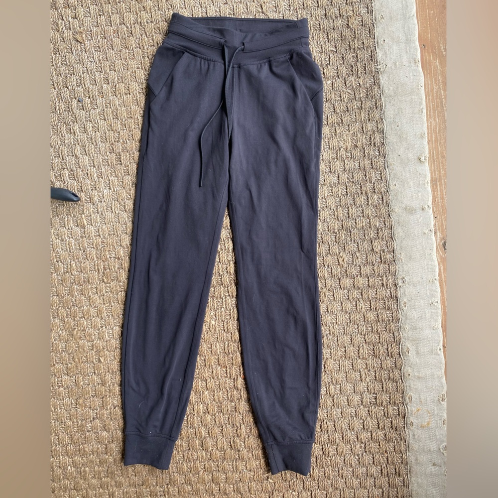 lululemon high rise black nulu fabric align jogger 28” 0